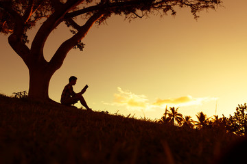 怎么制作诗集册封面 制作诗集封面怎么画