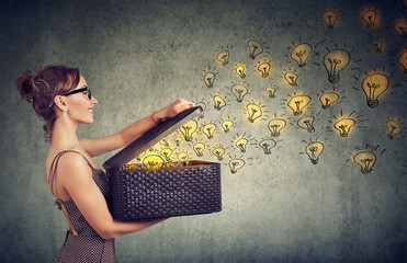 我父亲总是在我睡觉的时候进来怎么办 我睡觉时父亲睡了我