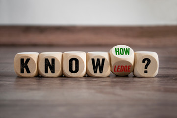 桃李芳菲梨花笑谁作的词 桃李芳菲梨花笑歌名