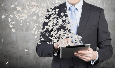 我父亲总是在我睡觉的时候进来怎么办 我睡觉时父亲睡了我