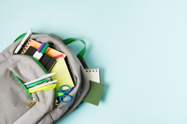 桃李芳菲梨花笑谁作的词 桃李芳菲梨花笑歌名